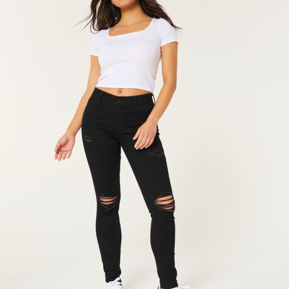 HOLLISTER HIGH-RISE RIPPED BLACK SUPER SKINNY JEANS